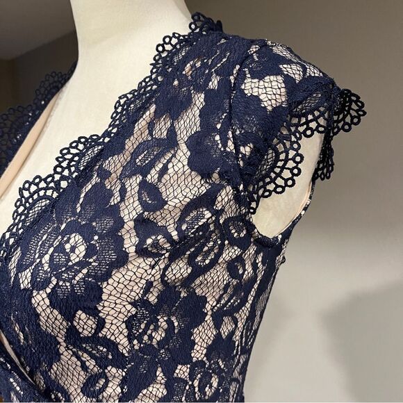 Sleeveless nude color short lace romper - Picture 5 of 15